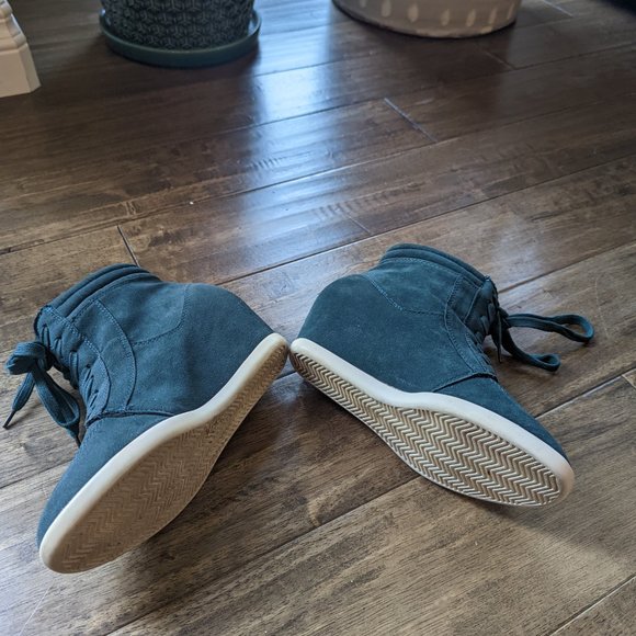 2 pairs Aldo wedge sneaker bootie with studs - Picture 3 of 4